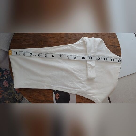 Naked Wardrobe White Smooth Side Asymmetrical Crop Top NWT Sz M NW-T2619 - Picture 8 of 11